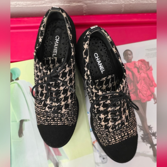 SOLD 💔 Chanel Tweed Lace Up Platform Oxford Shoes - Picture 3 of 17